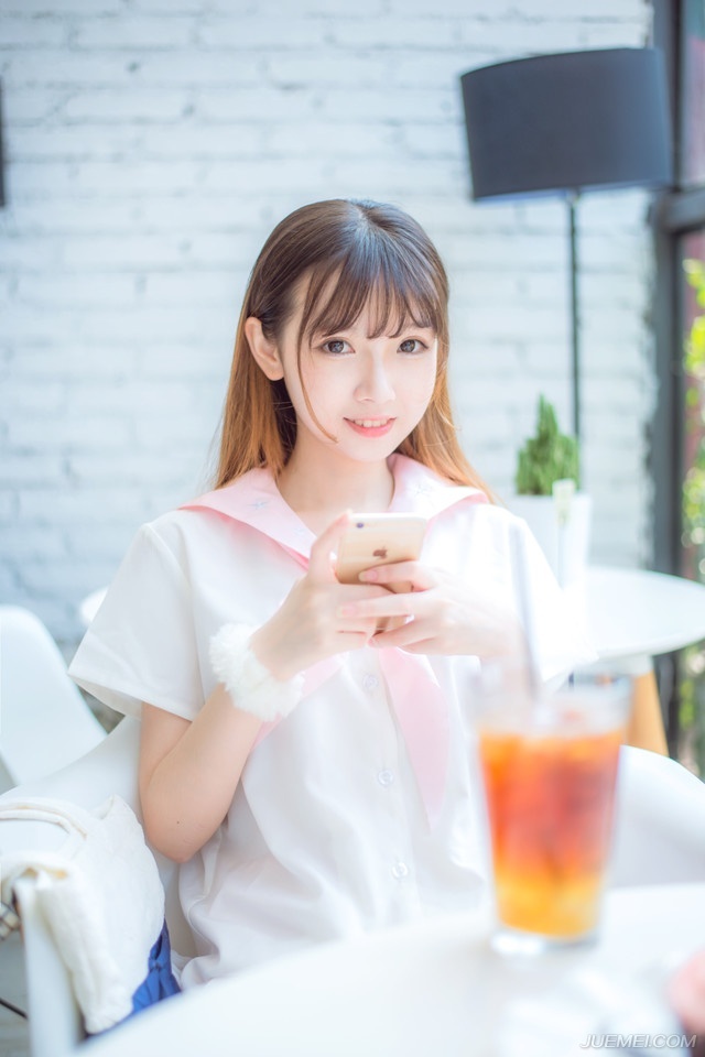“这就叫运筹帷幄，好好学吧，别一天到晚只想着打仗。”庞统傲然一笑，那一张臭脸，配上现在不可一世的表情，让魏延有种上去狠狠揍他一顿的冲动。